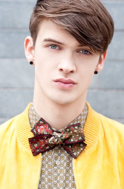 Tumblr boy with brown hair and brown eyes Tumblr boy with brown hair and brown eyes