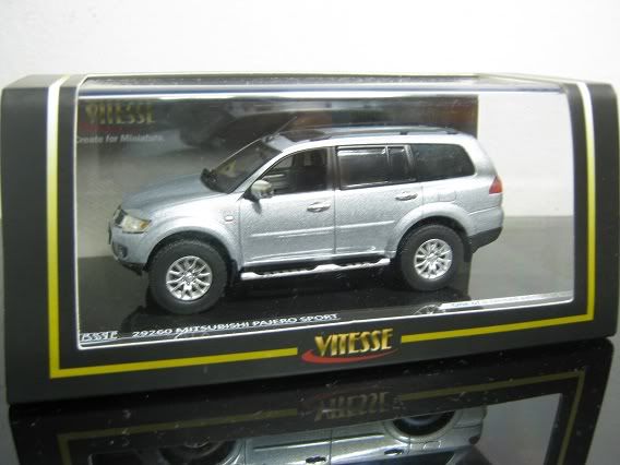 MitsubishiPajeroSport-Silver01.jpg