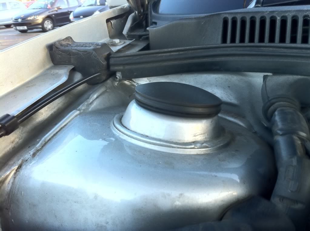 Mk4 Golf Top mount sticking up??? Volkswagen Mark IV Forum