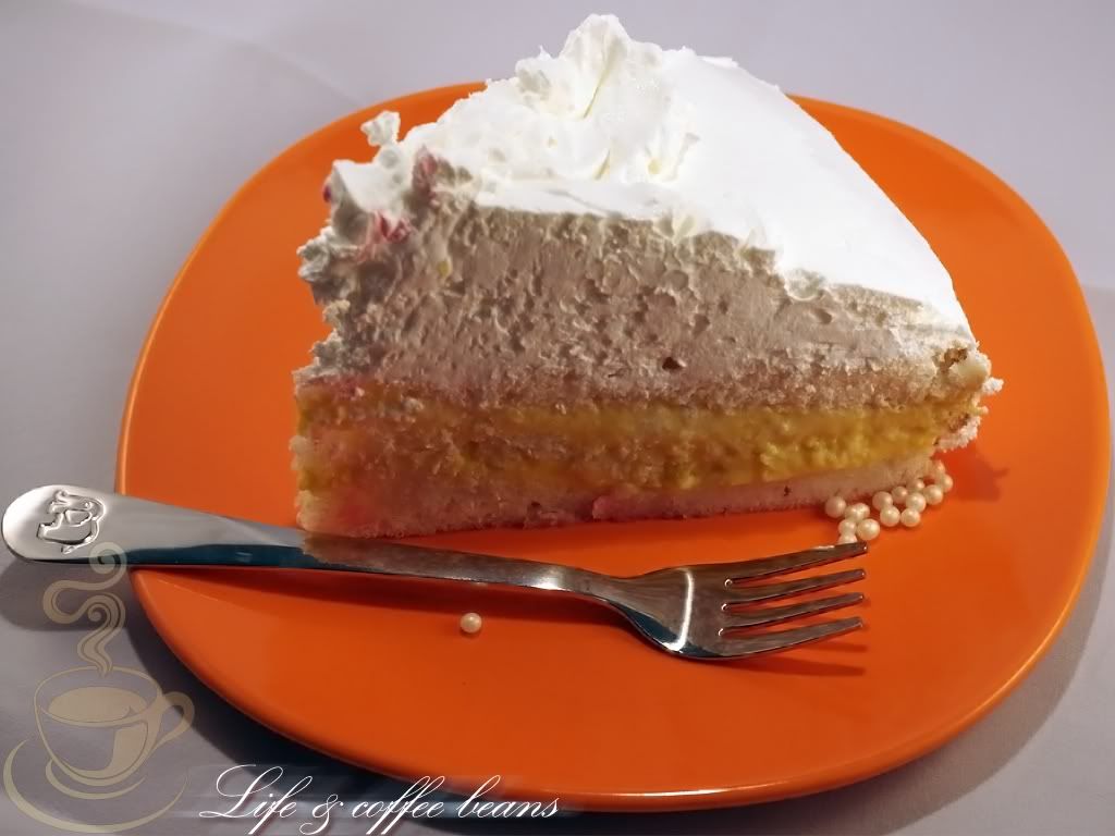 Tort cu piersici si mango / Apricots and mango cake