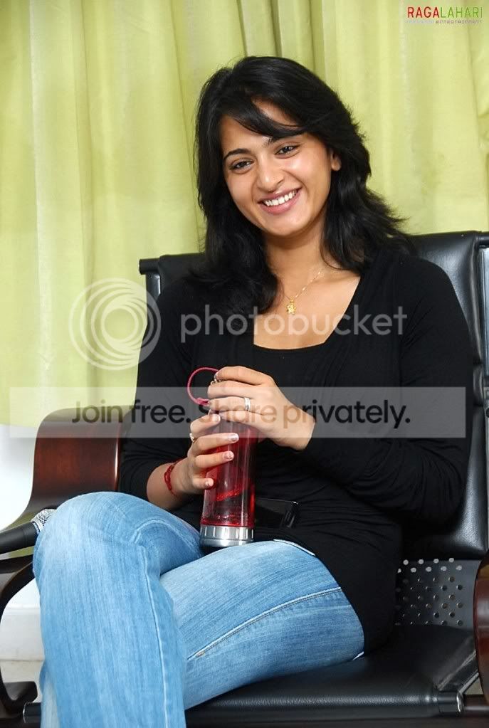 anushka331.jpg